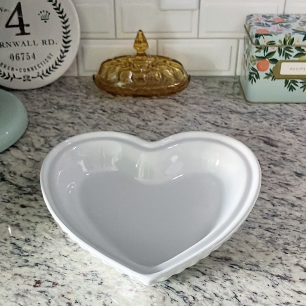 New White Chantal Heart Shaped Stoneware Pie Plate Dish